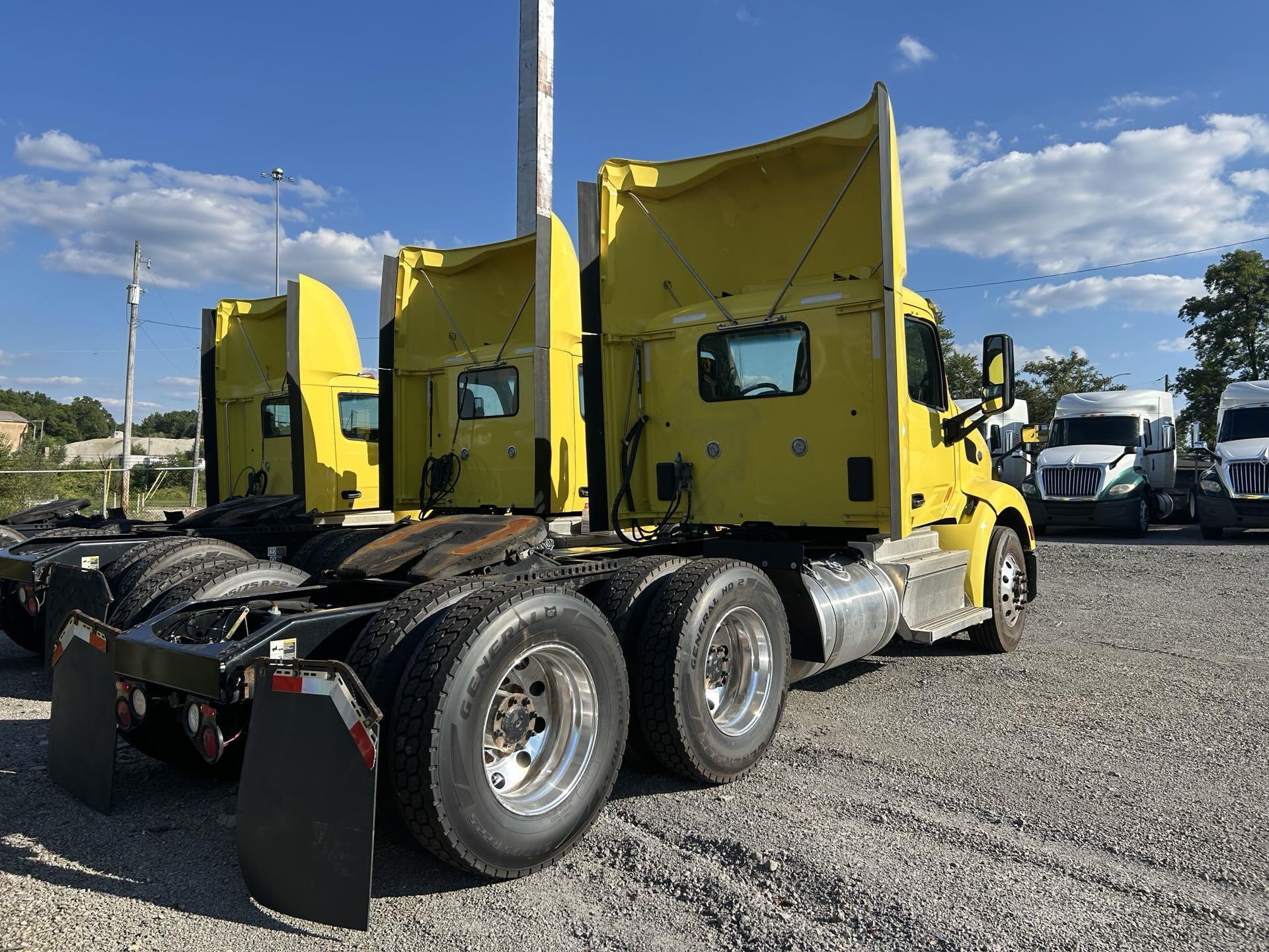 2021 Peterbilt 579 in Youngstown, OH — photo 3
