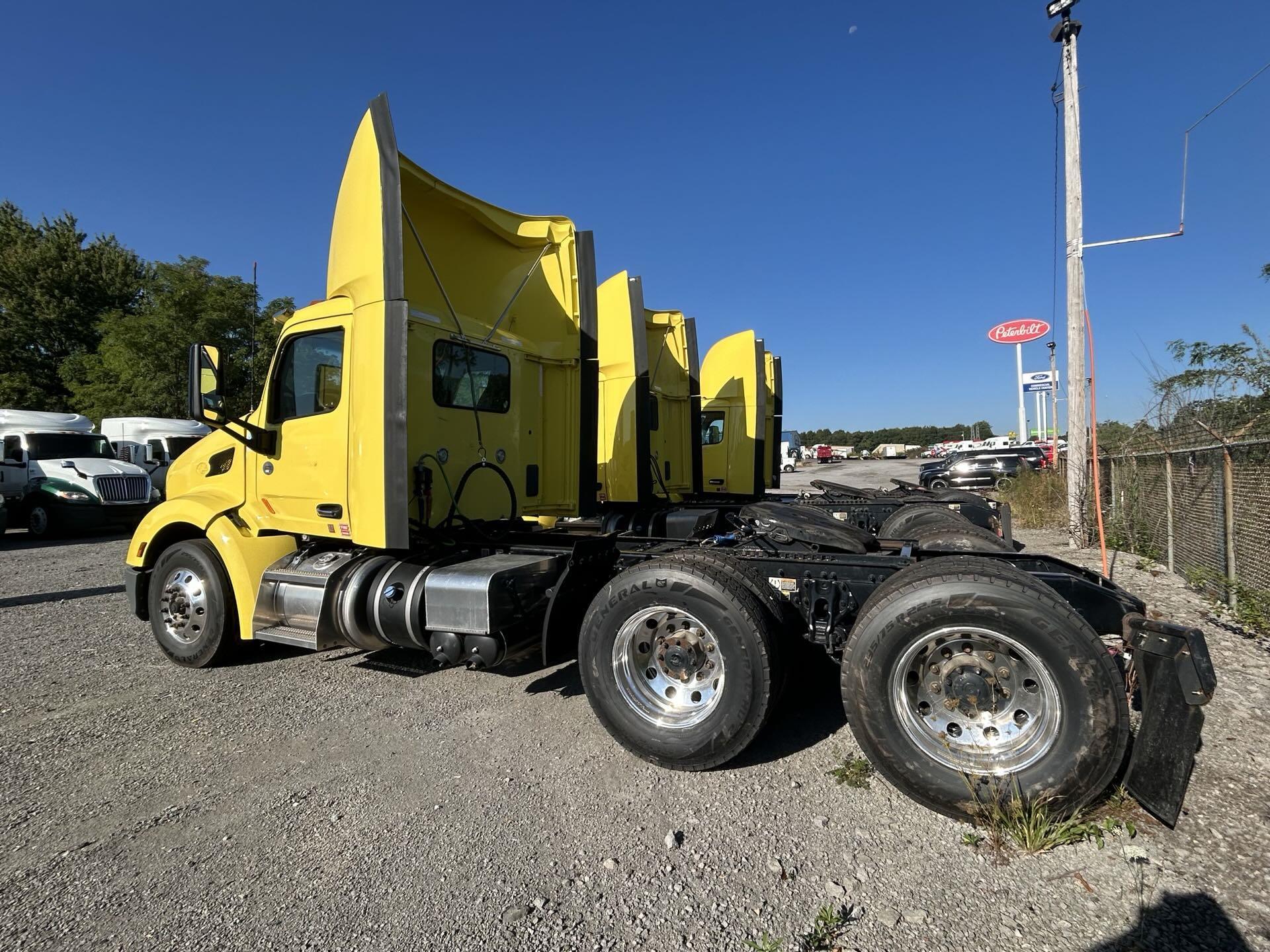 2021 Peterbilt 579 in Youngstown, OH — photo 4