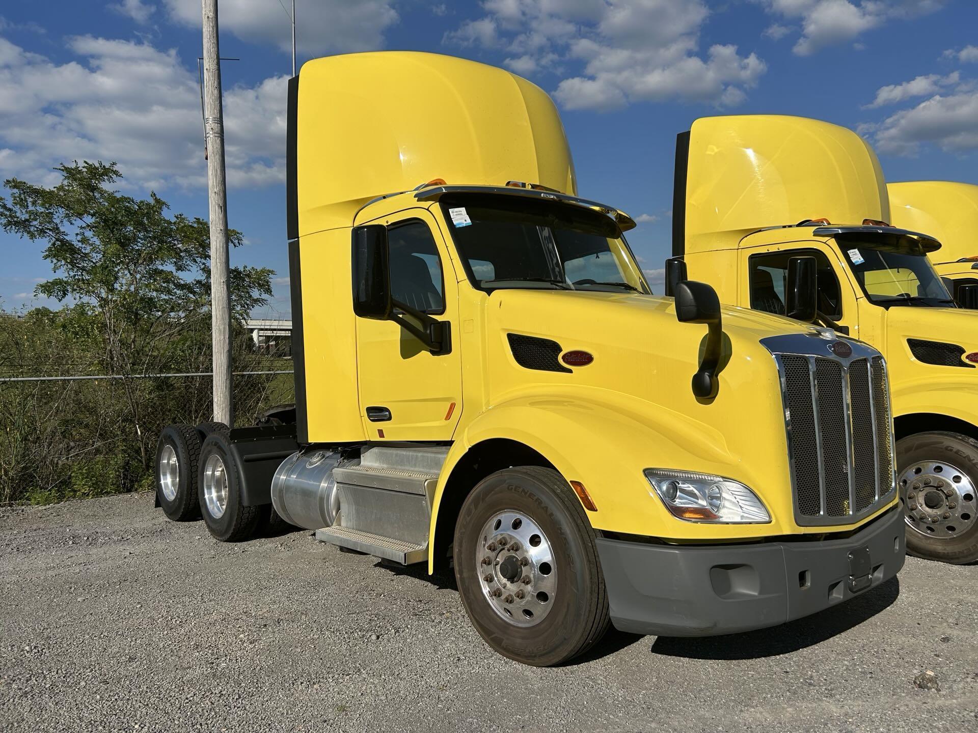 2021 Peterbilt 579 in Youngstown, OH — photo 2
