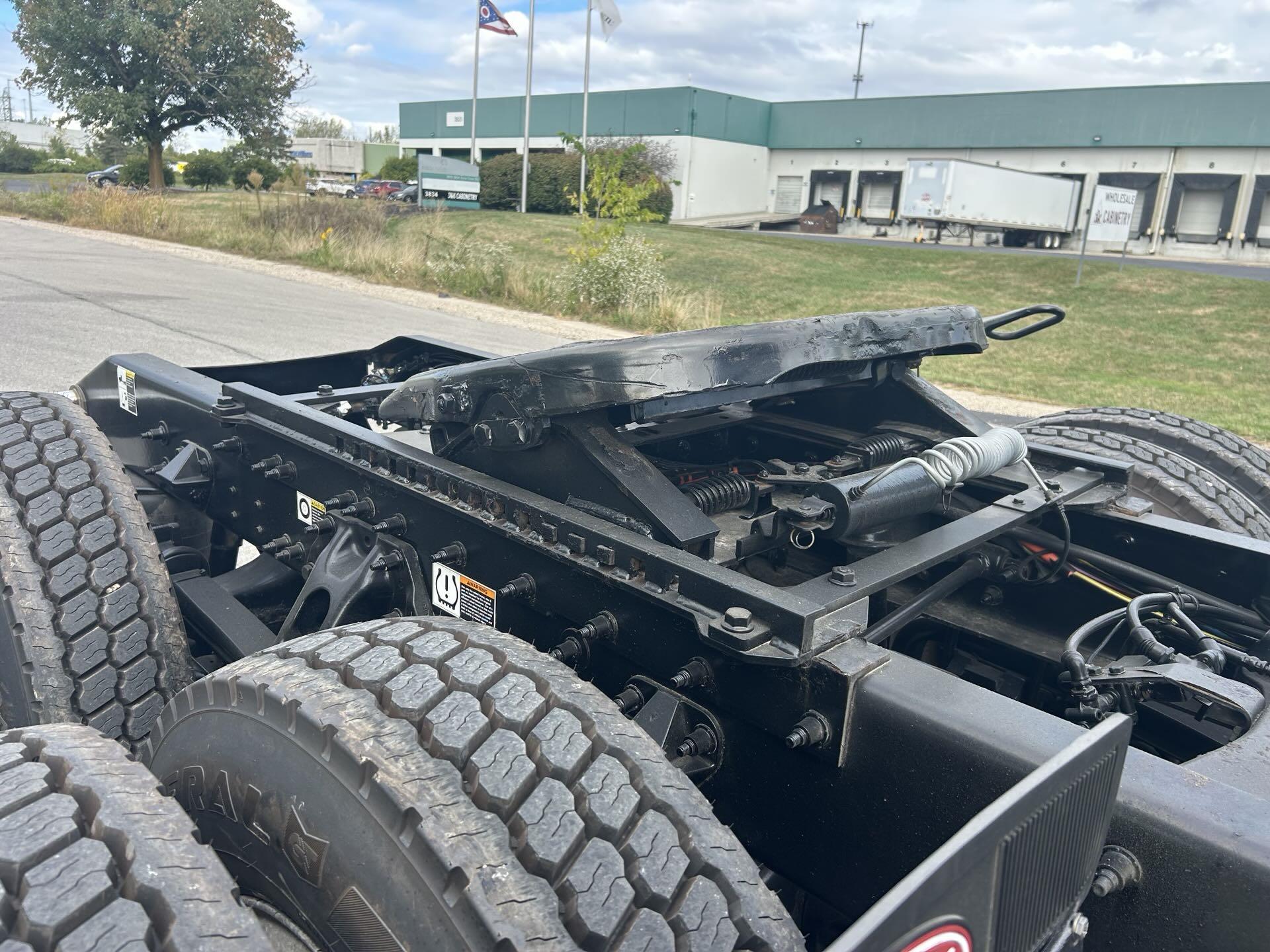 2021 Peterbilt 579 in Canton, OH — photo 12