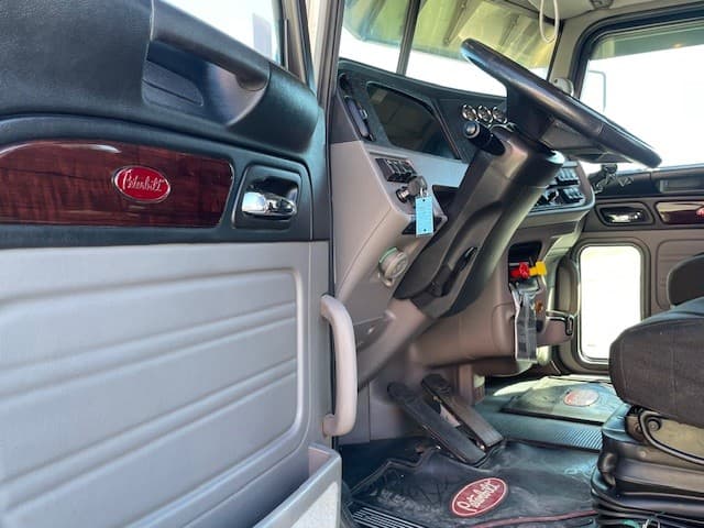 2022 Peterbilt 389 in Lima, OH — photo 14