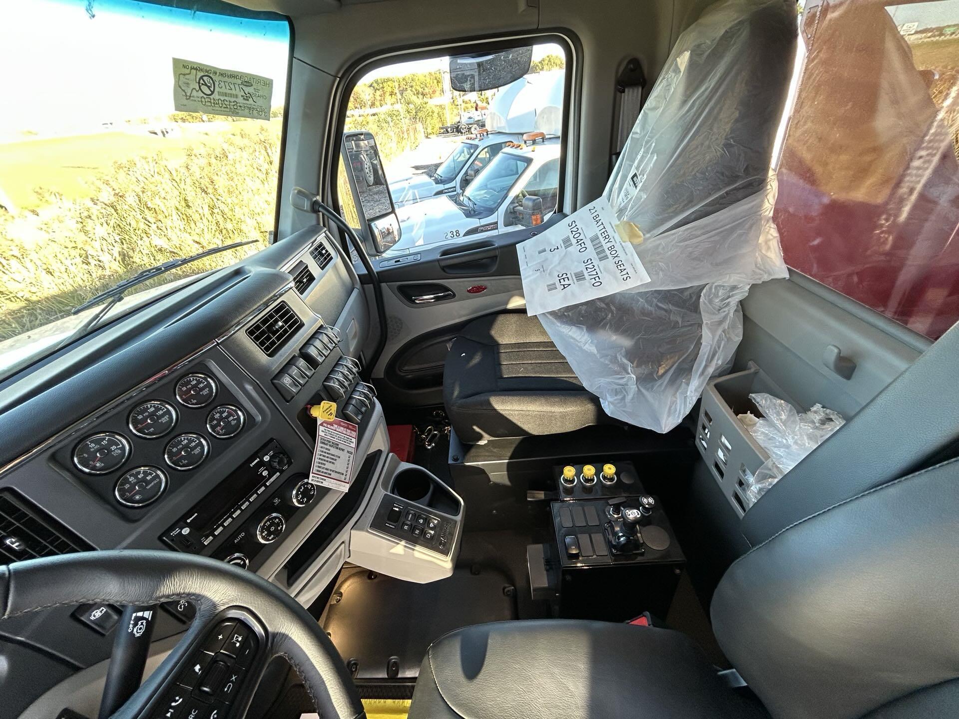 2026 Peterbilt 567 in Columbus, OH — photo 4