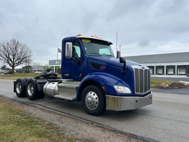 2021 Peterbilt 579 in Canton, OH — photo 2