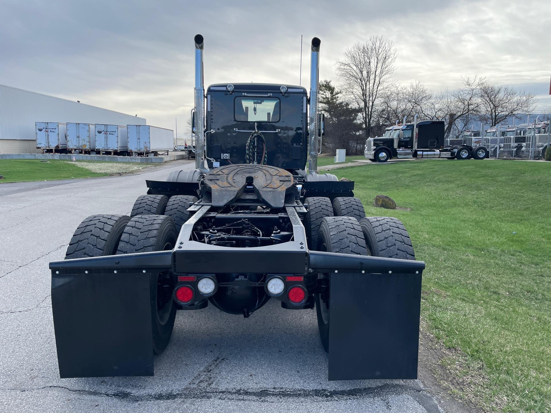 2025 Peterbilt 567 in Columbus, OH — photo 7