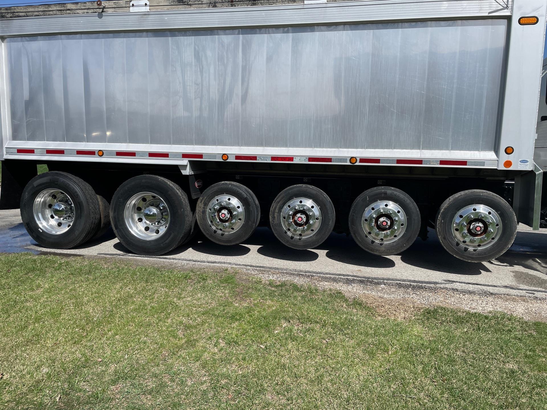 2020 Peterbilt 567 in Columbus, OH — photo 5