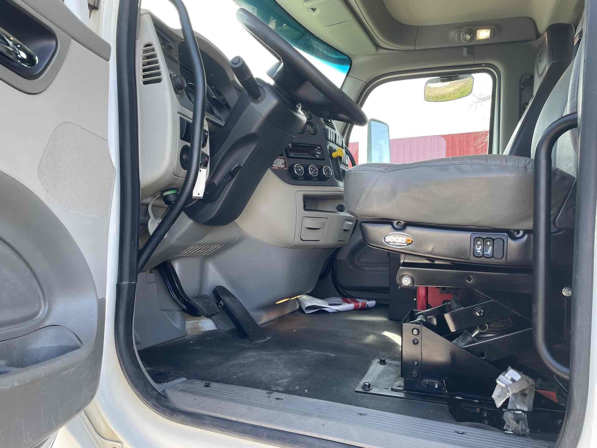 2020 Peterbilt 567 in Columbus, OH — photo 8