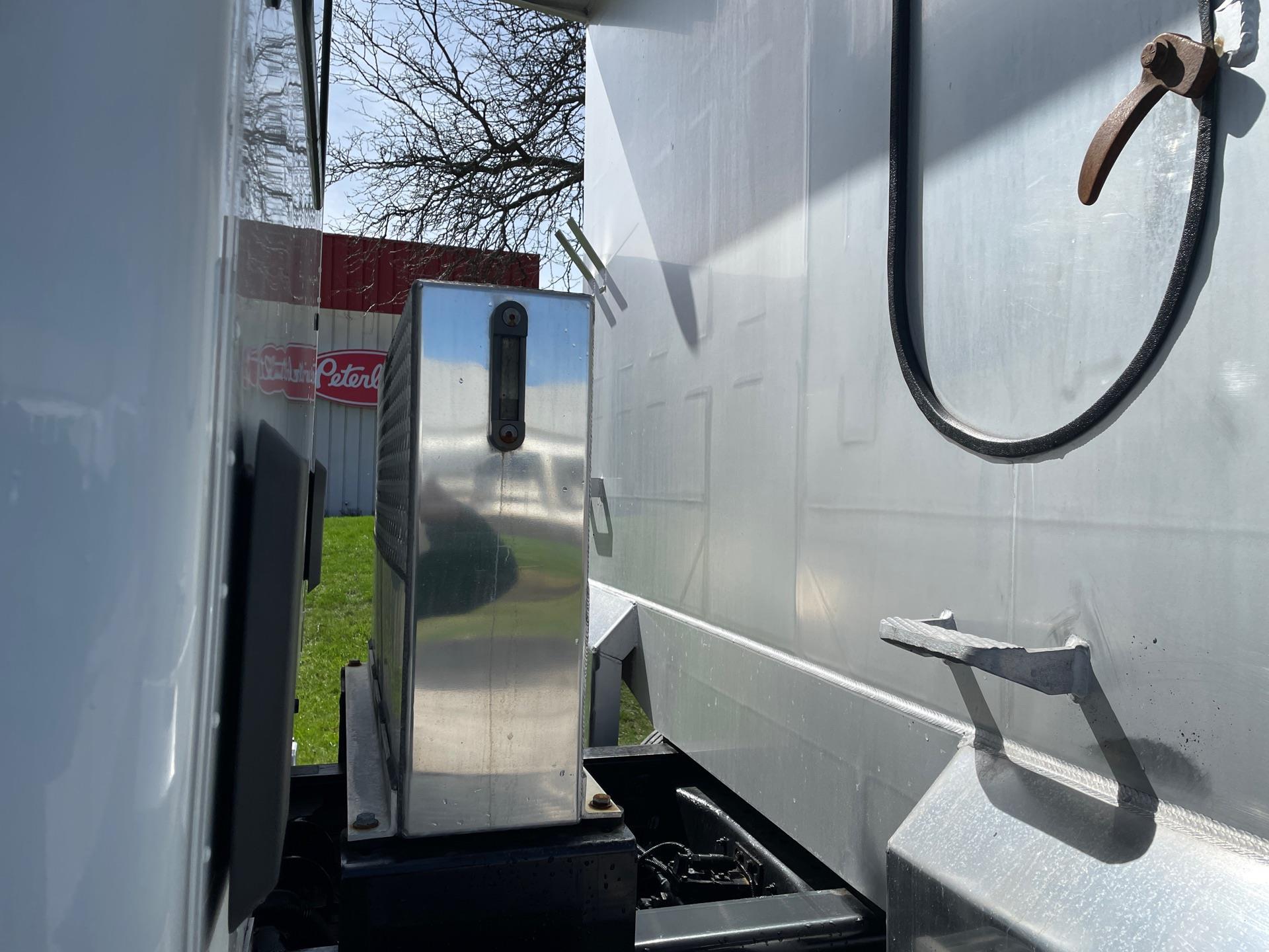 2020 Peterbilt 567 in Columbus, OH — photo 18