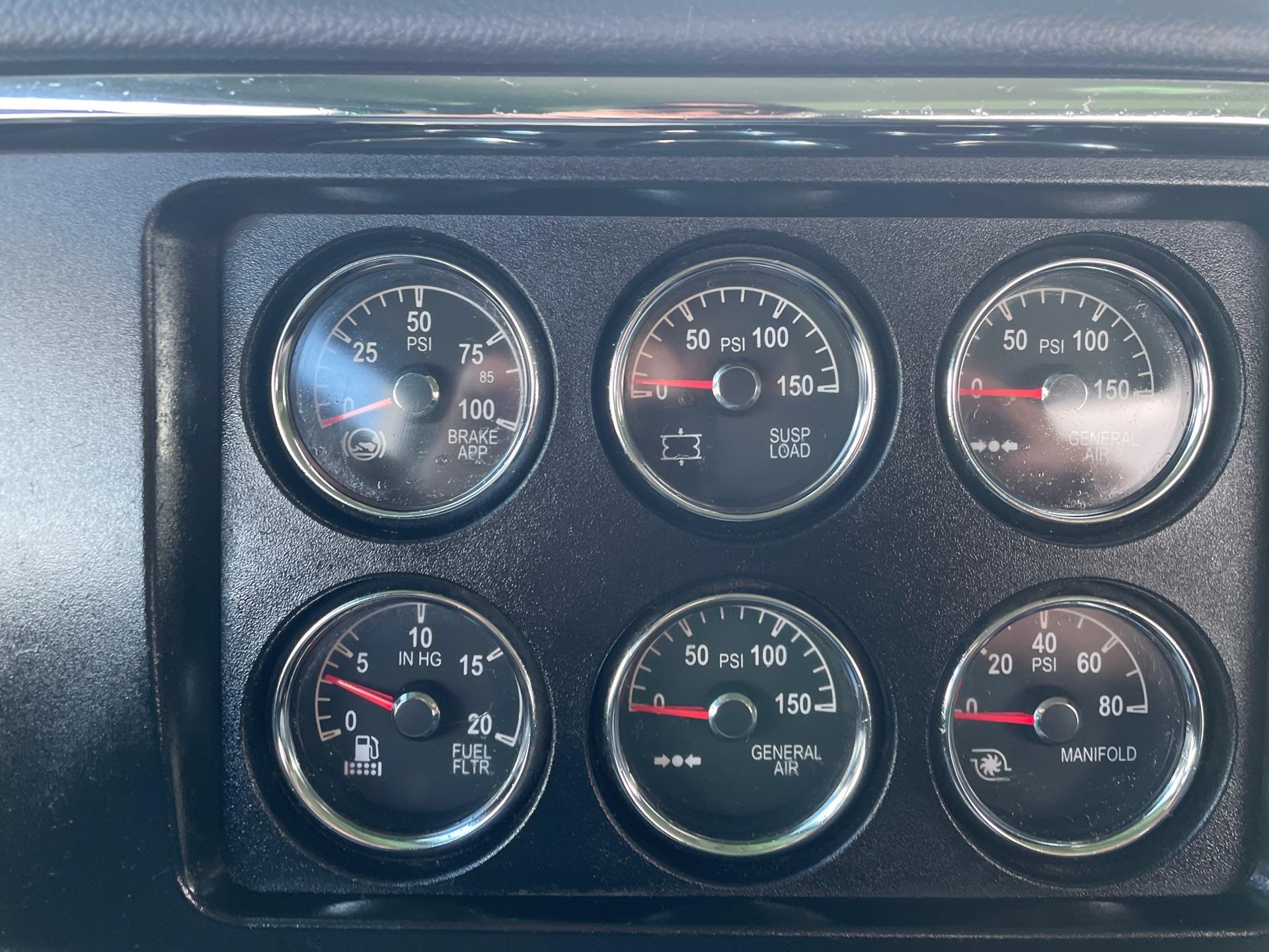 2025 Peterbilt 589 in Columbus, OH — photo 15