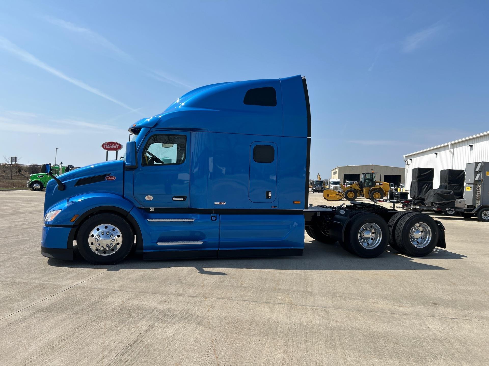 2027 Peterbilt 579 in Perrysburg, OH — photo 2