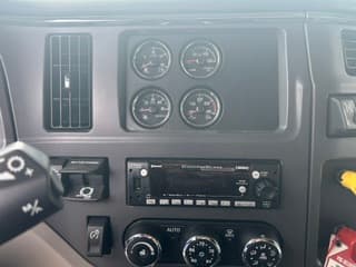 2025 Peterbilt 567 in Zanesville, OH — photo 17