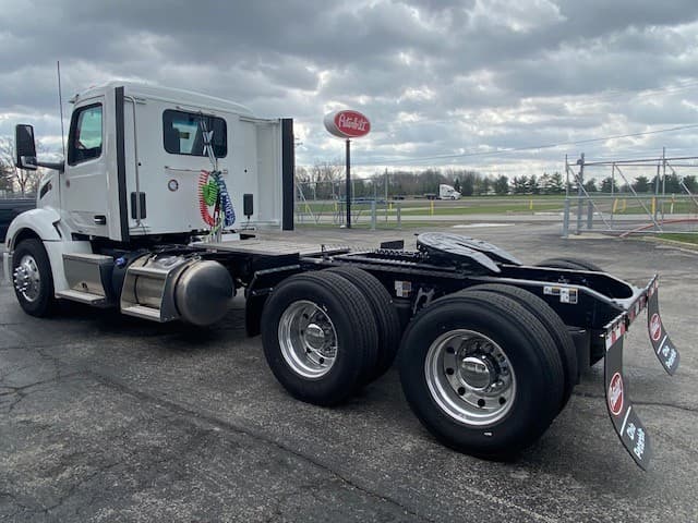 2027 Peterbilt 579 in Lima, OH — photo 4