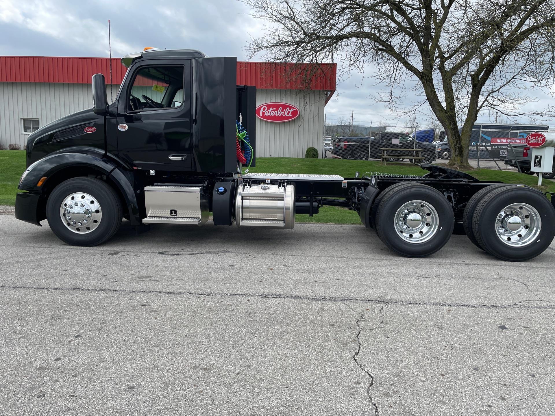 2027 Peterbilt 579 in Grove City, OH — photo 2