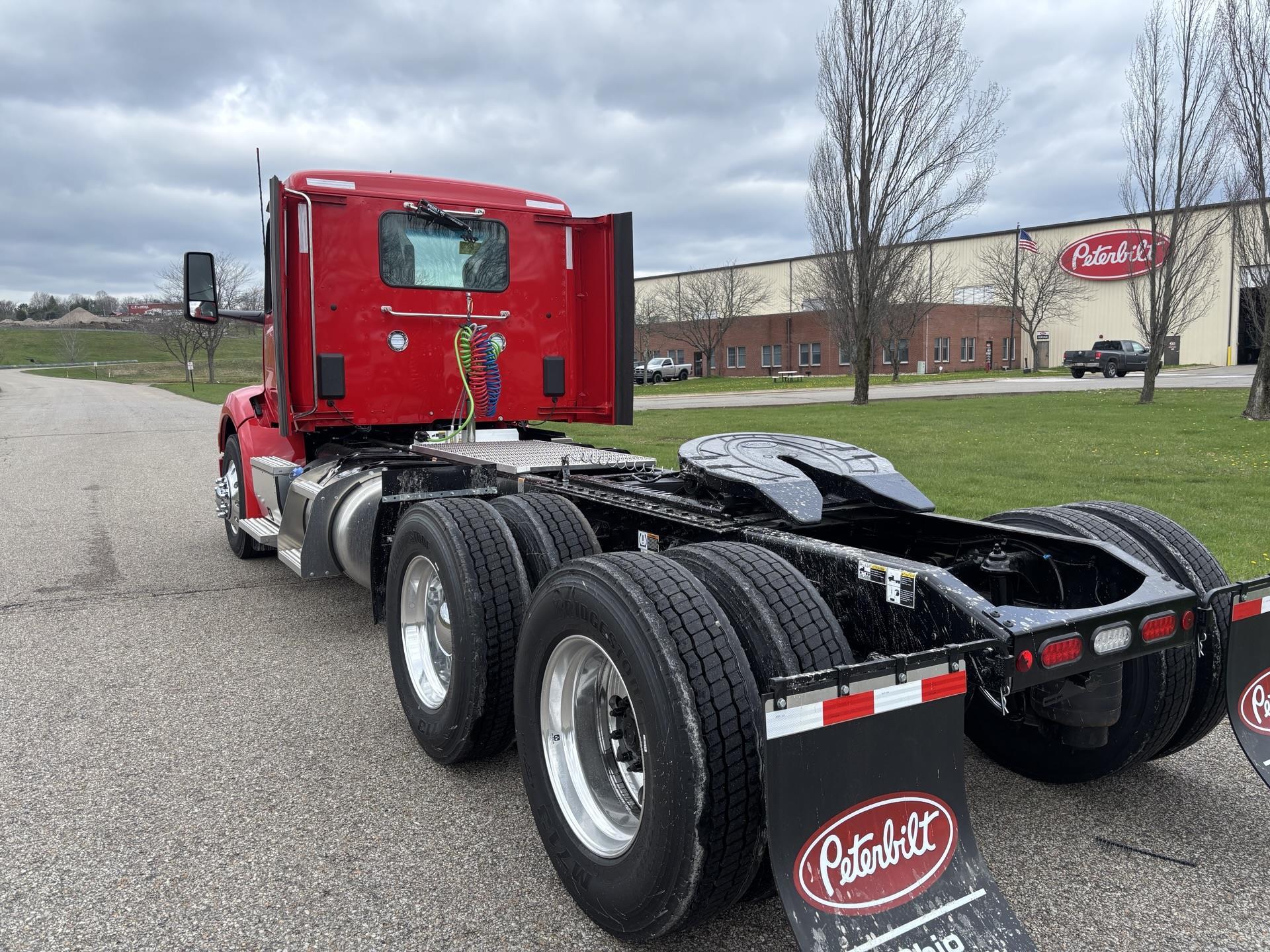 2027 Peterbilt 579 in Zanesville, OH — photo 4