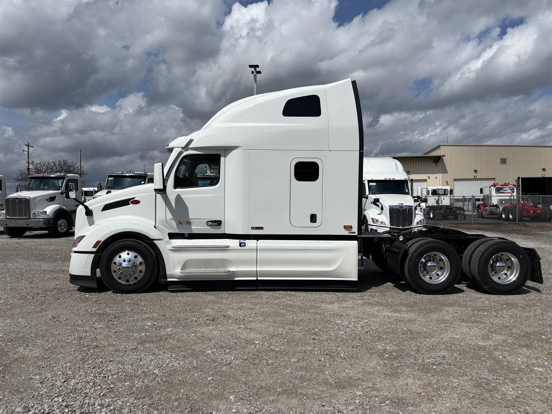 2027 Peterbilt 579 in Canton, OH — photo 3