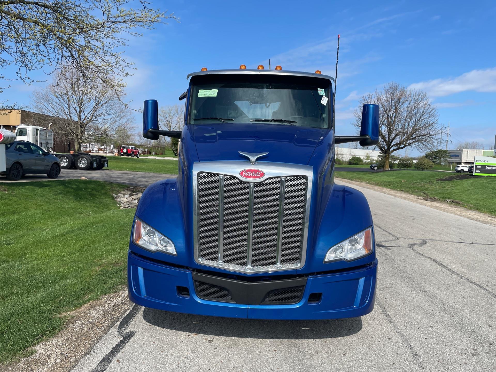 2027 Peterbilt 579 in Columbus, OH — photo 2