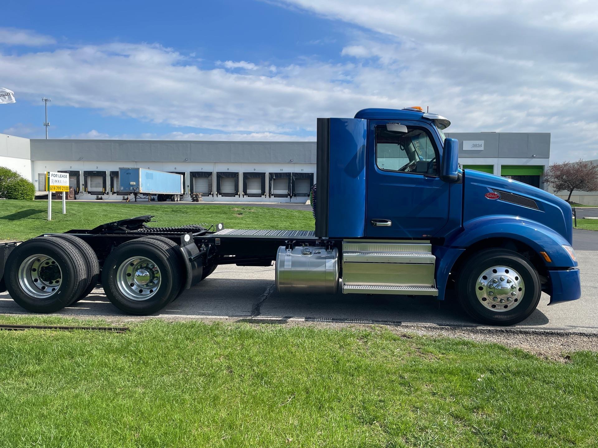 2027 Peterbilt 579 in Columbus, OH — photo 3