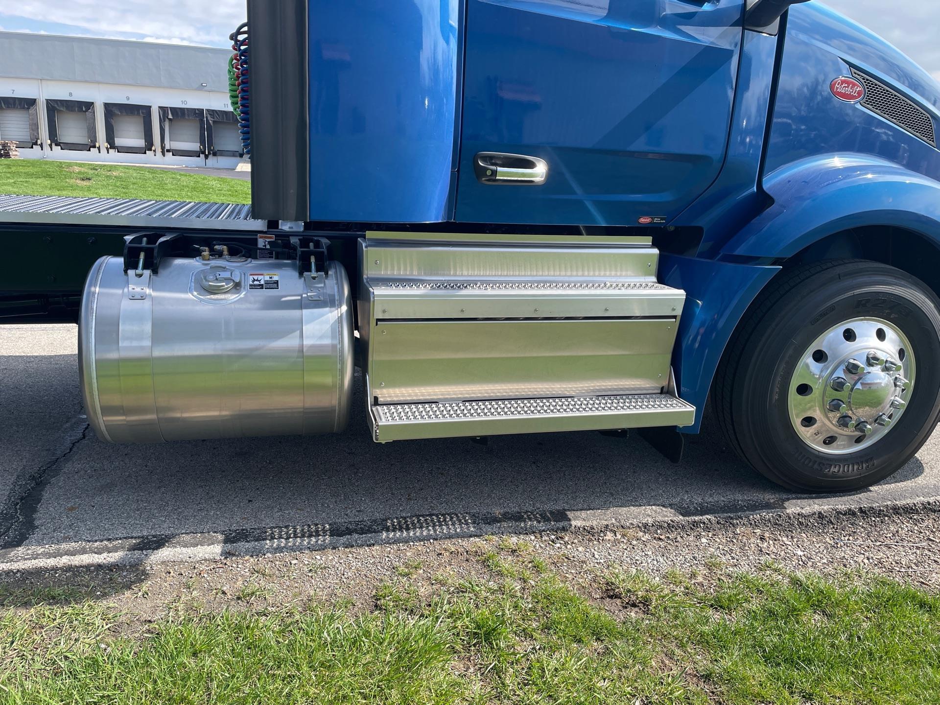 2027 Peterbilt 579 in Columbus, OH — photo 4
