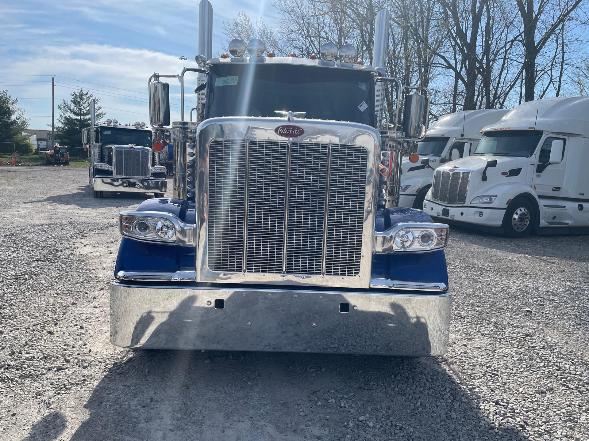 2027 Peterbilt 589 in Grove City, OH — photo 2