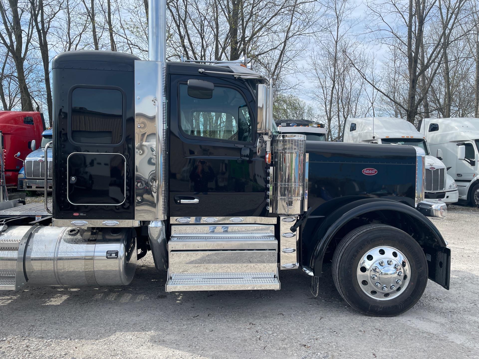 2027 Peterbilt 589 in Grove City, OH — photo 2
