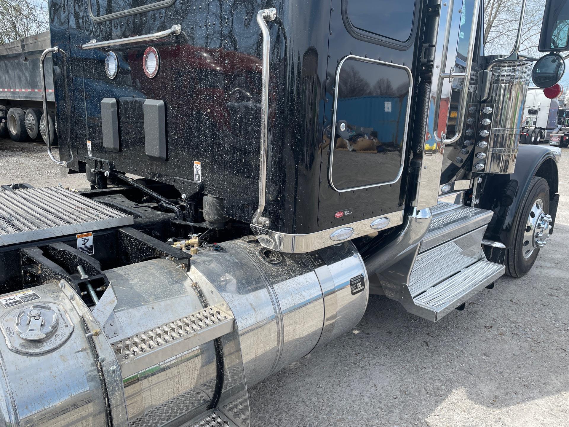 2027 Peterbilt 589 in Grove City, OH — photo 3