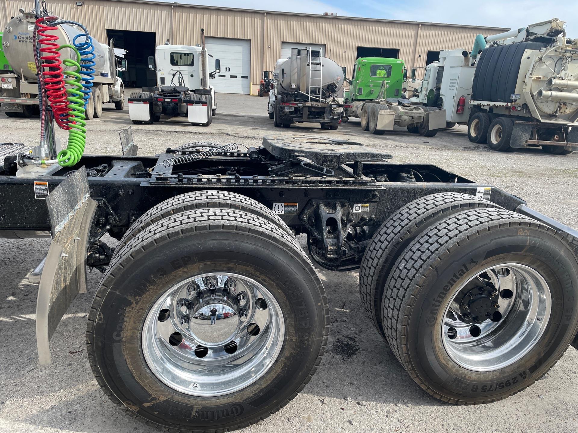 2027 Peterbilt 589 in Grove City, OH — photo 8