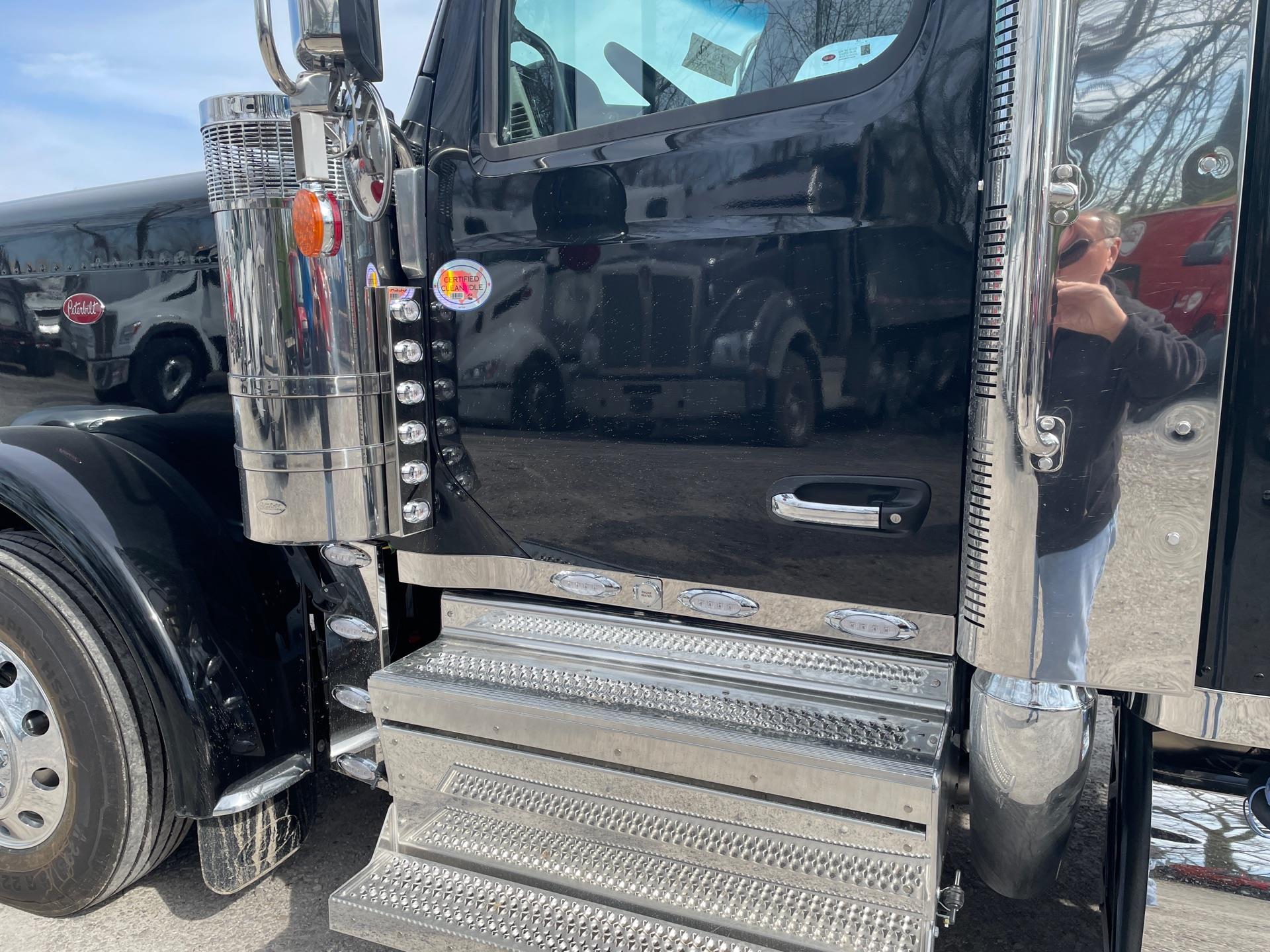 2027 Peterbilt 589 in Grove City, OH — photo 9