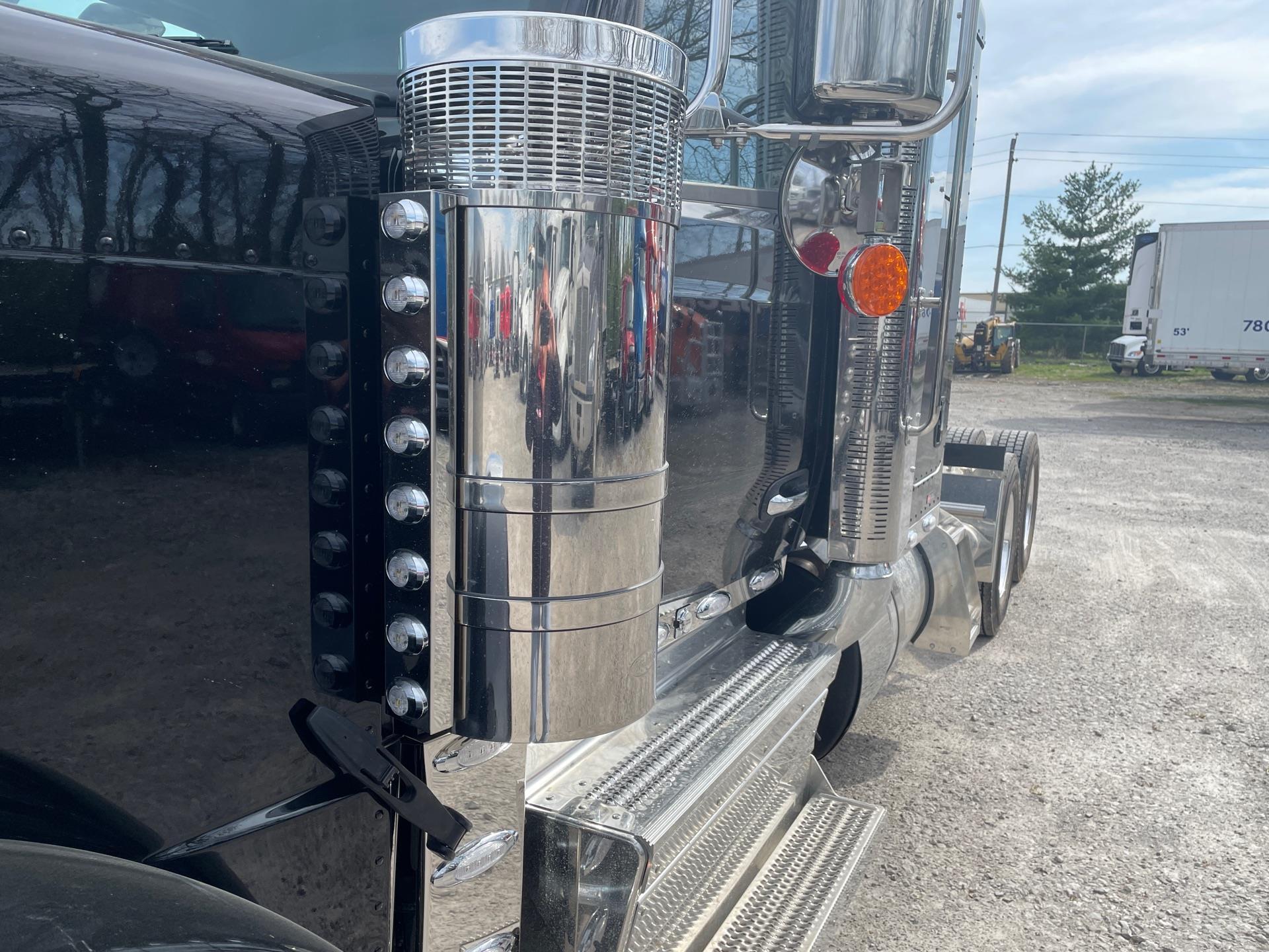 2027 Peterbilt 589 in Grove City, OH — photo 10
