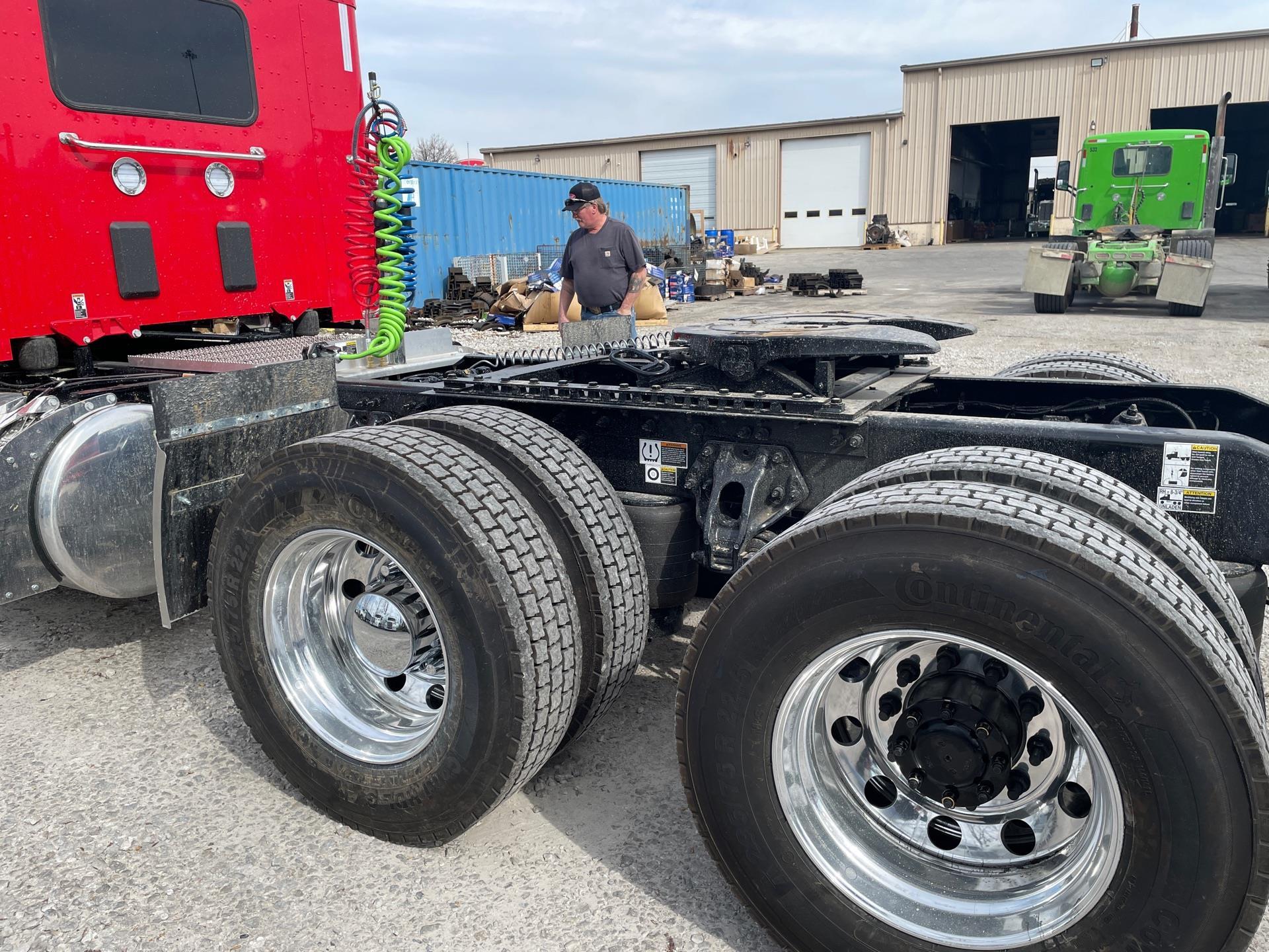 2027 Peterbilt 589 in Grove City, OH — photo 9