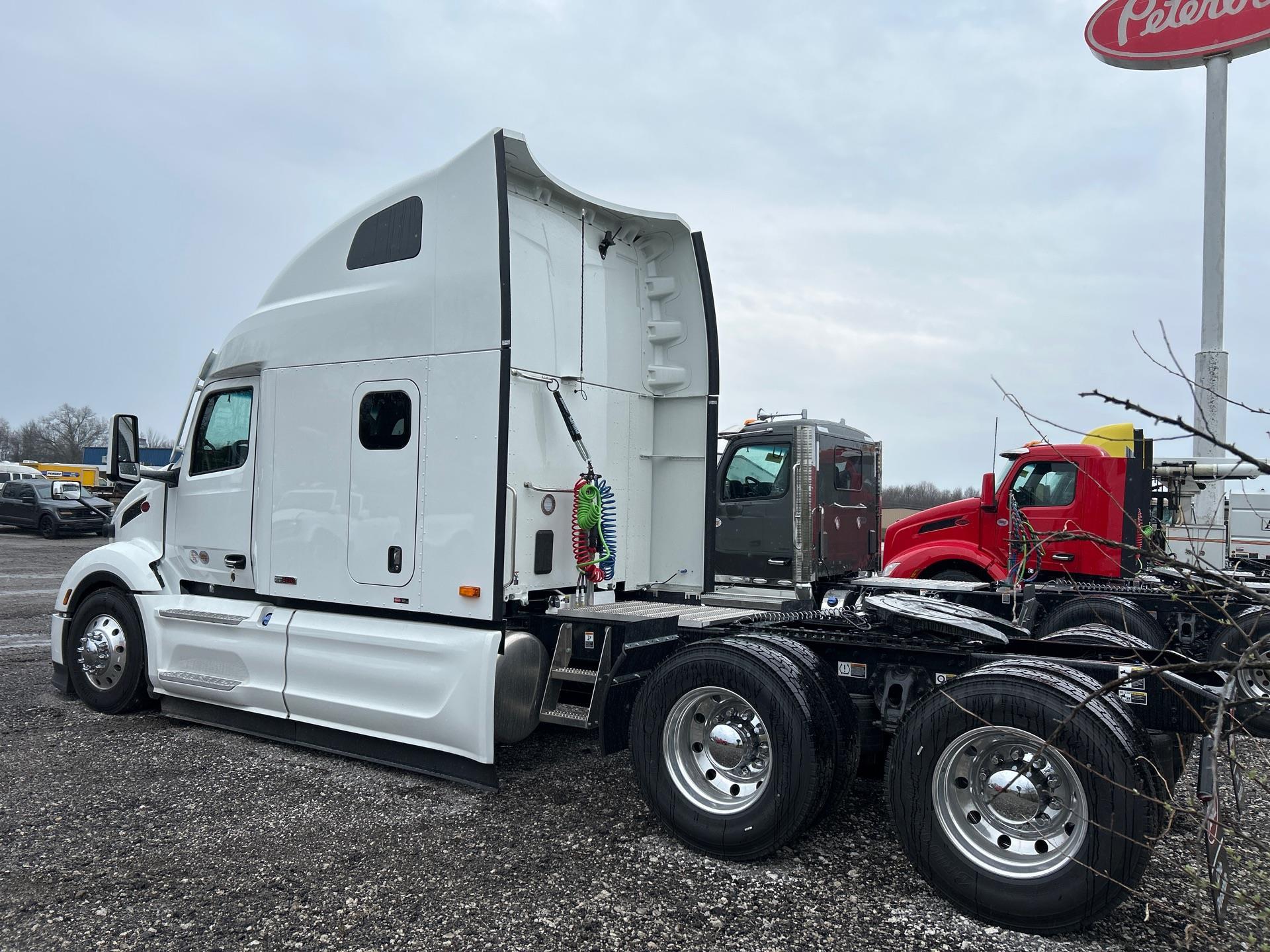 2027 Peterbilt 579 in Youngstown, OH — photo 4