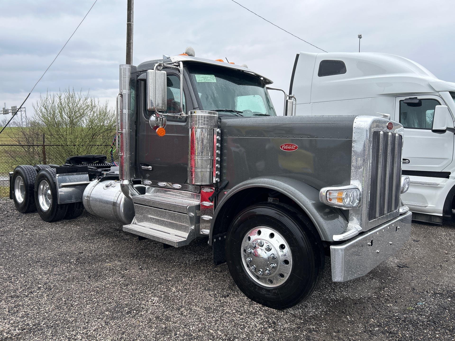 2027 Peterbilt 589 in Youngstown, OH — photo 2