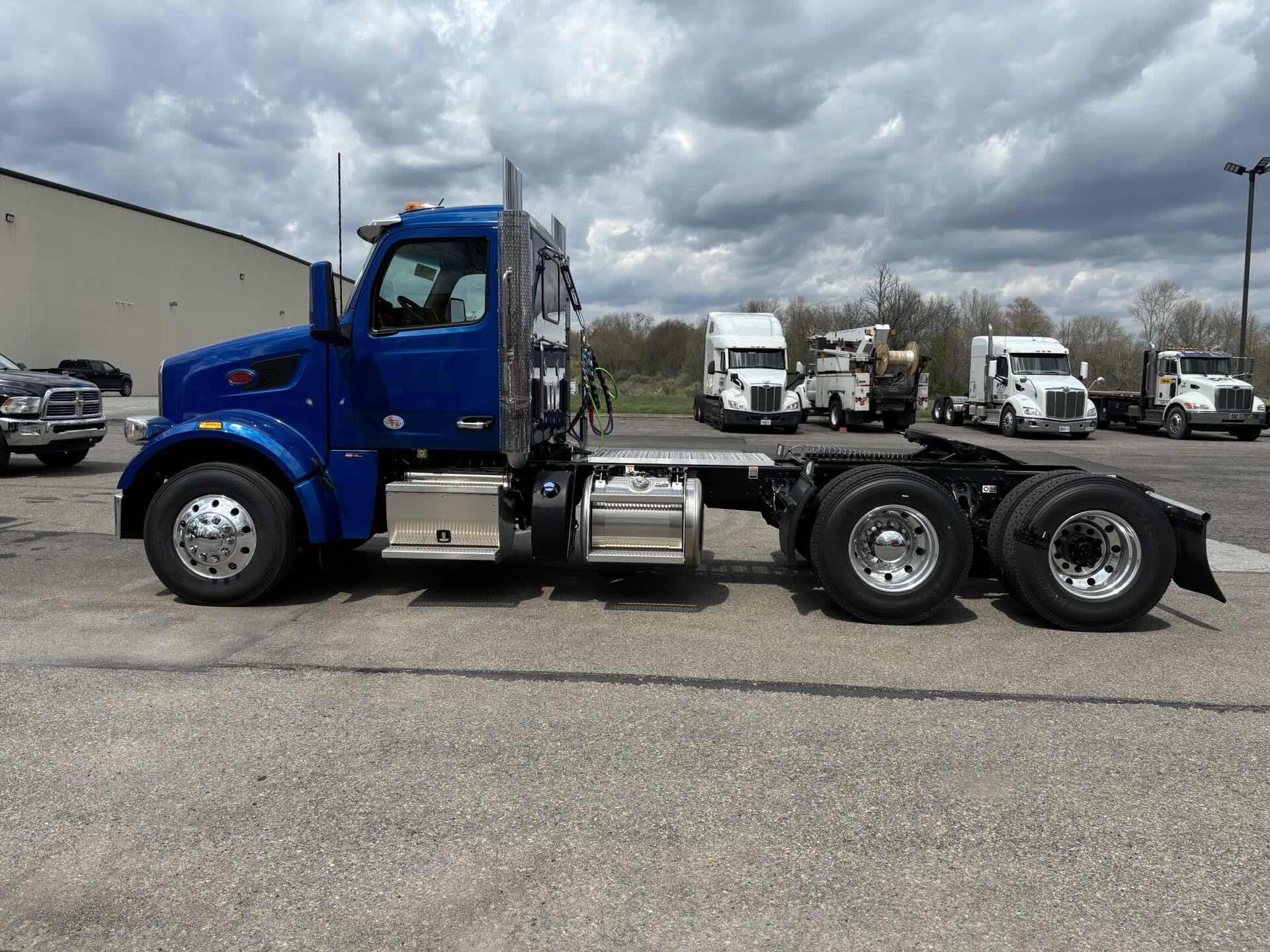 2027 Peterbilt 567 in Zanesville, OH — photo 5