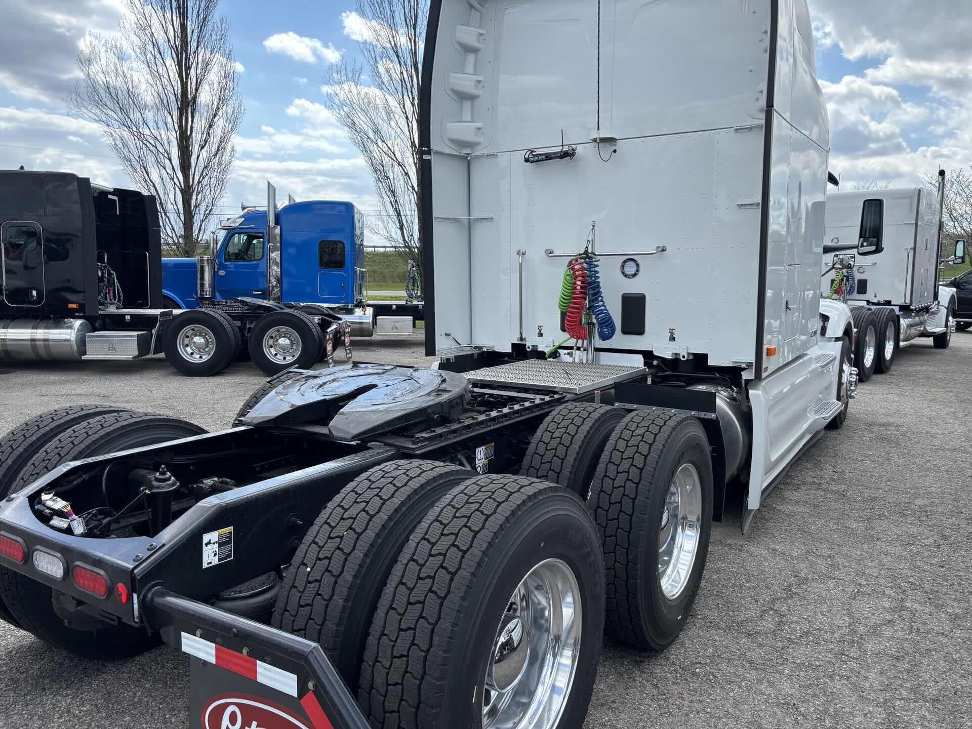 2027 Peterbilt 579 in Zanesville, OH — photo 3