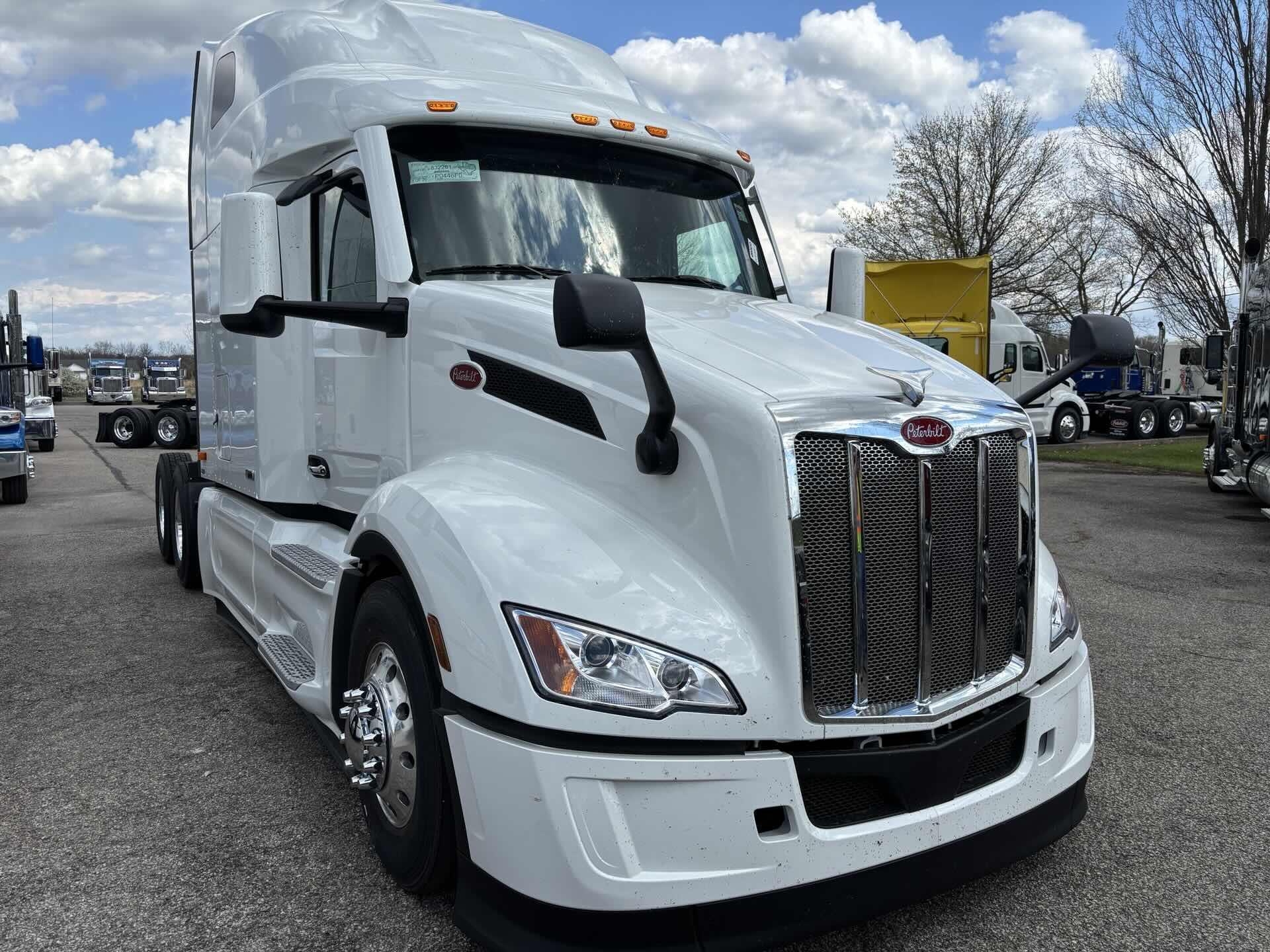 2027 Peterbilt 579 in Zanesville, OH — photo 2