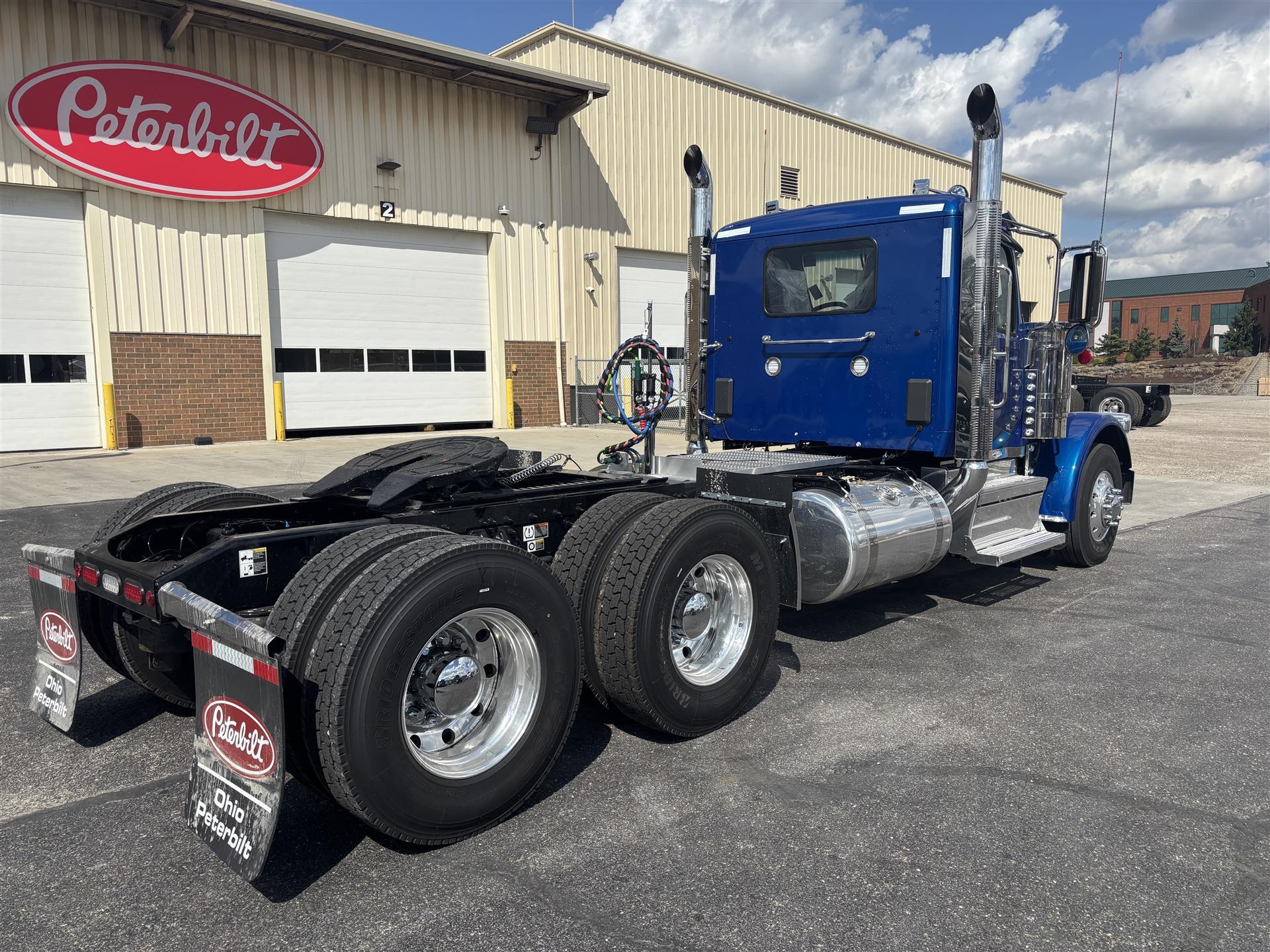 2027 Peterbilt 589 in Canton, OH — photo 3