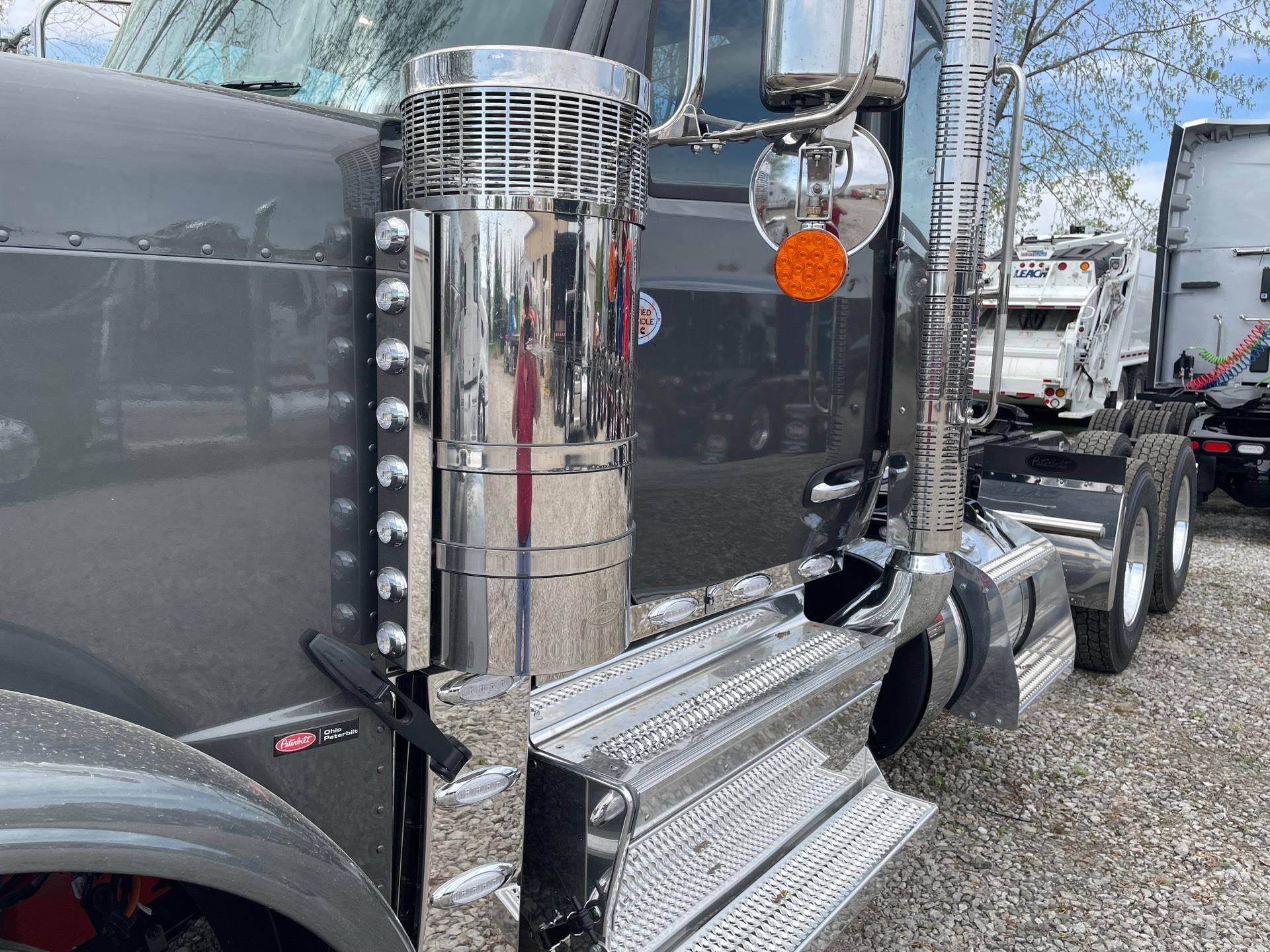 2027 Peterbilt 589 in Grove City, OH — photo 14