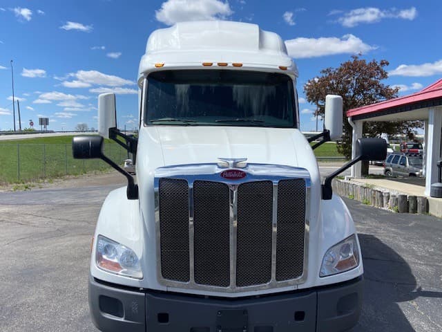 2021 Peterbilt 579 in Lima, OH — photo 3