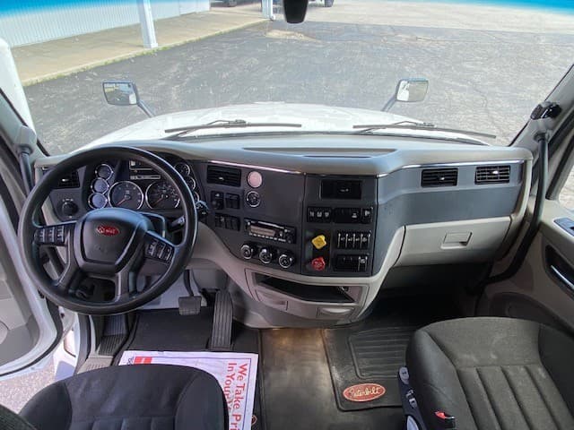 2021 Peterbilt 579 in Lima, OH — photo 11