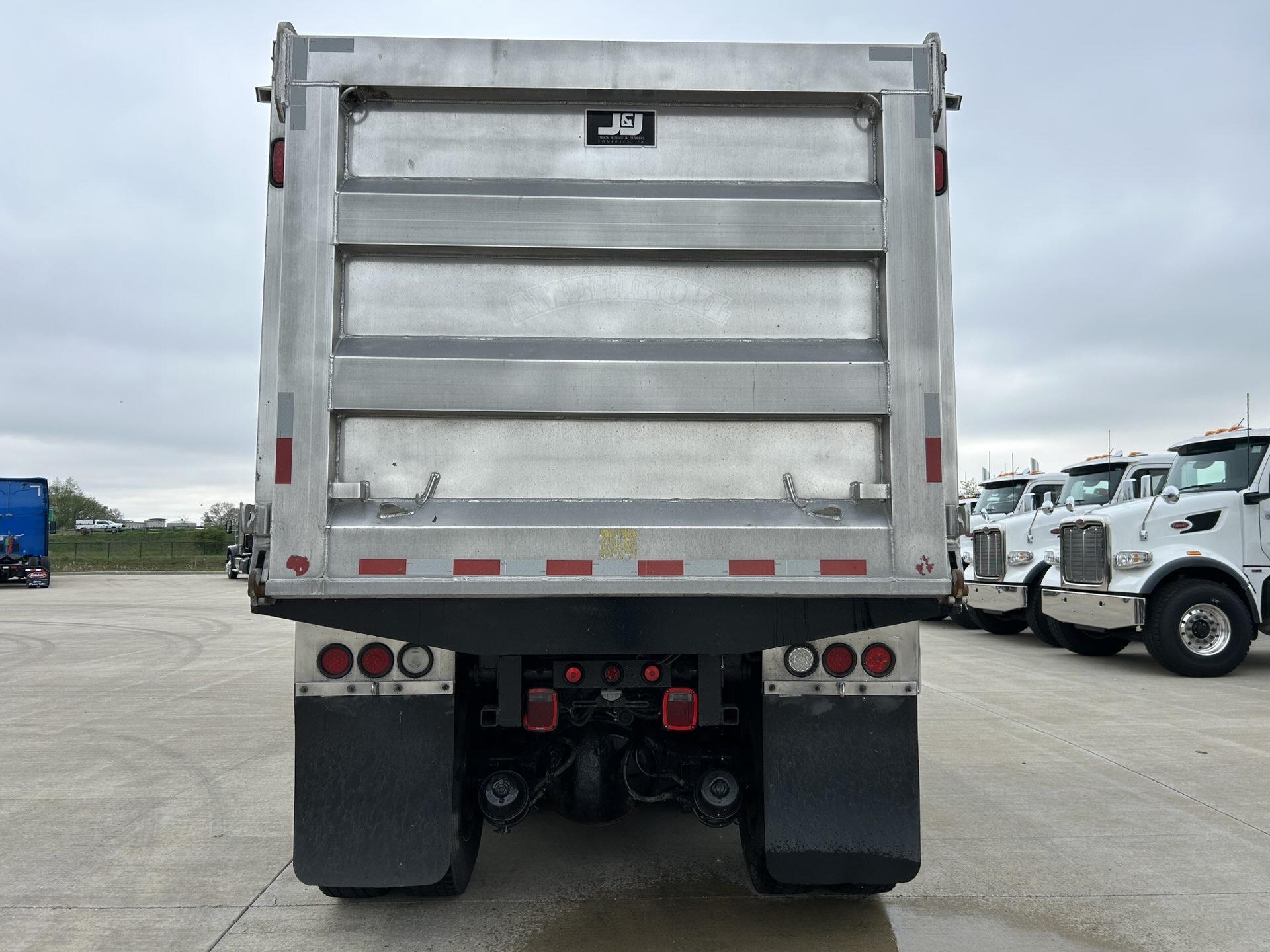 2016 Peterbilt 389 in Perrysburg, OH — photo 3