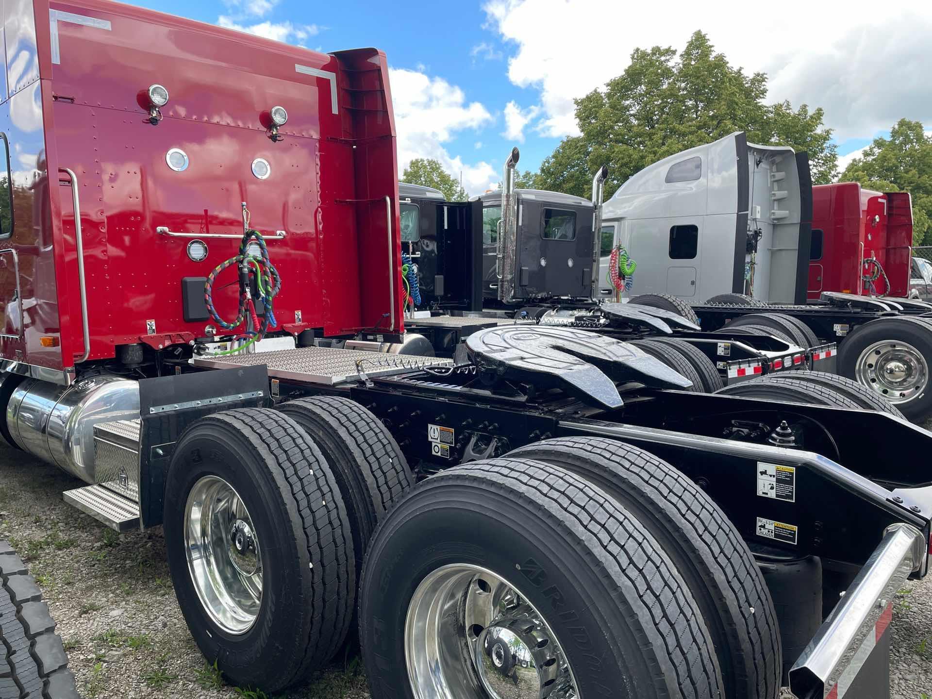 2027 Peterbilt 589 in Grove City, OH — photo 9