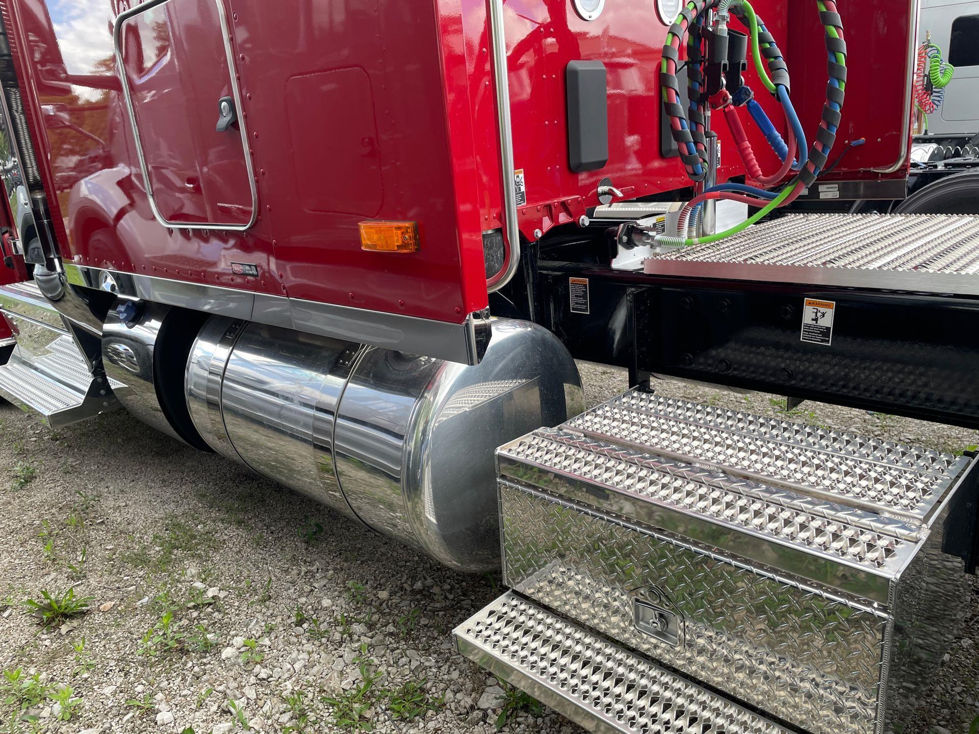 2027 Peterbilt 589 in Grove City, OH — photo 10