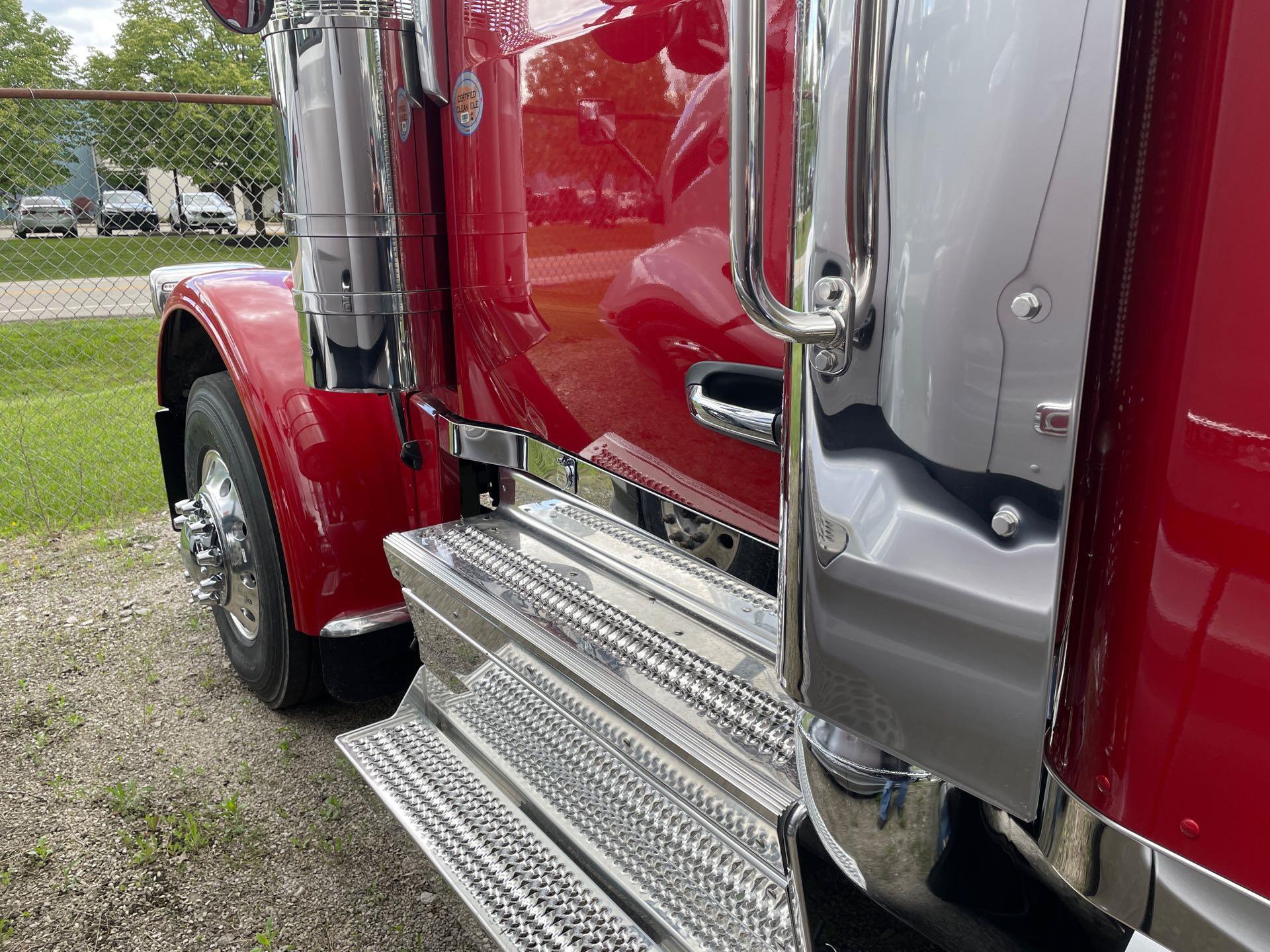 2027 Peterbilt 589 in Grove City, OH — photo 12