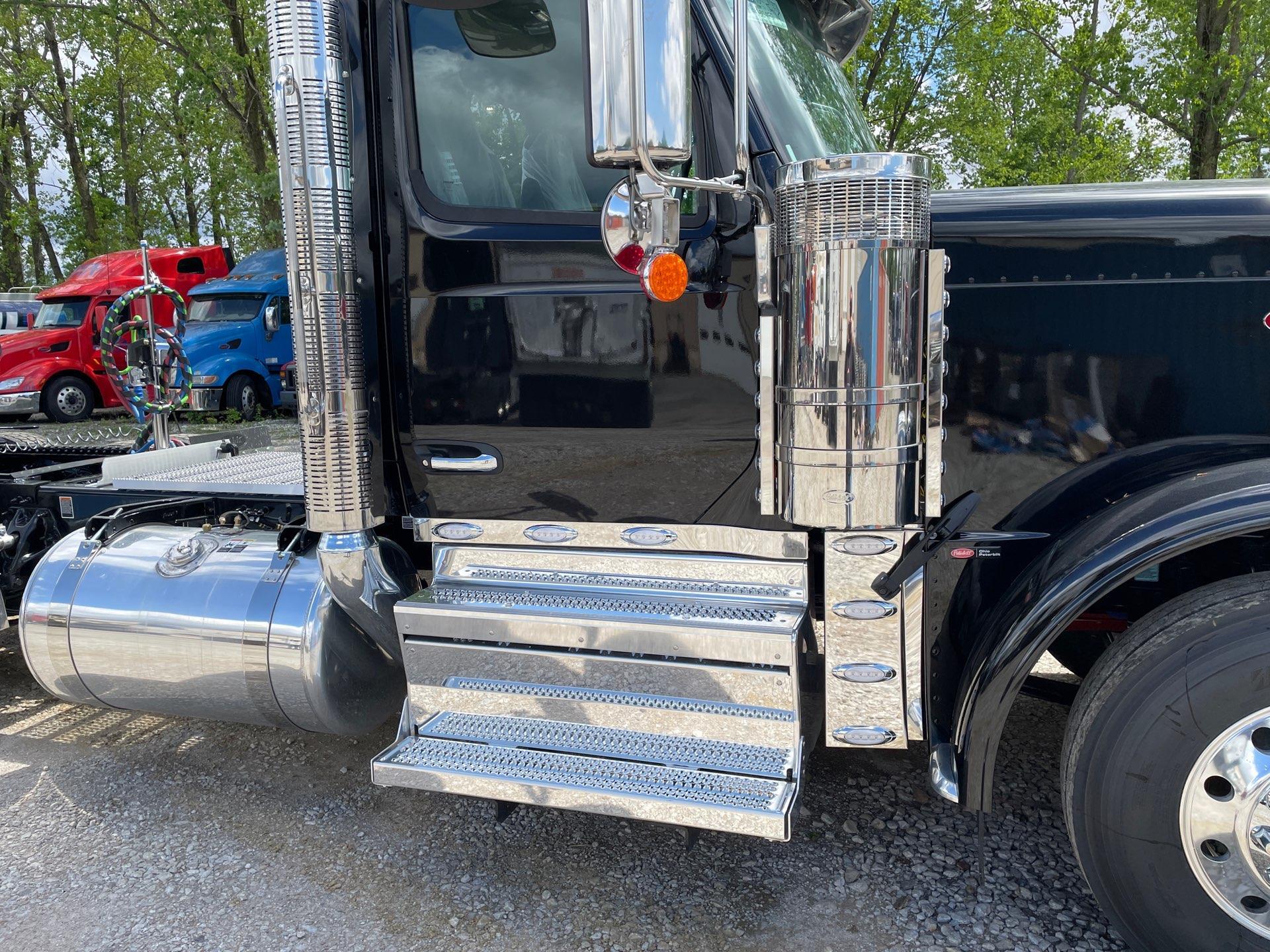 2027 Peterbilt 589 in Grove City, OH — photo 4