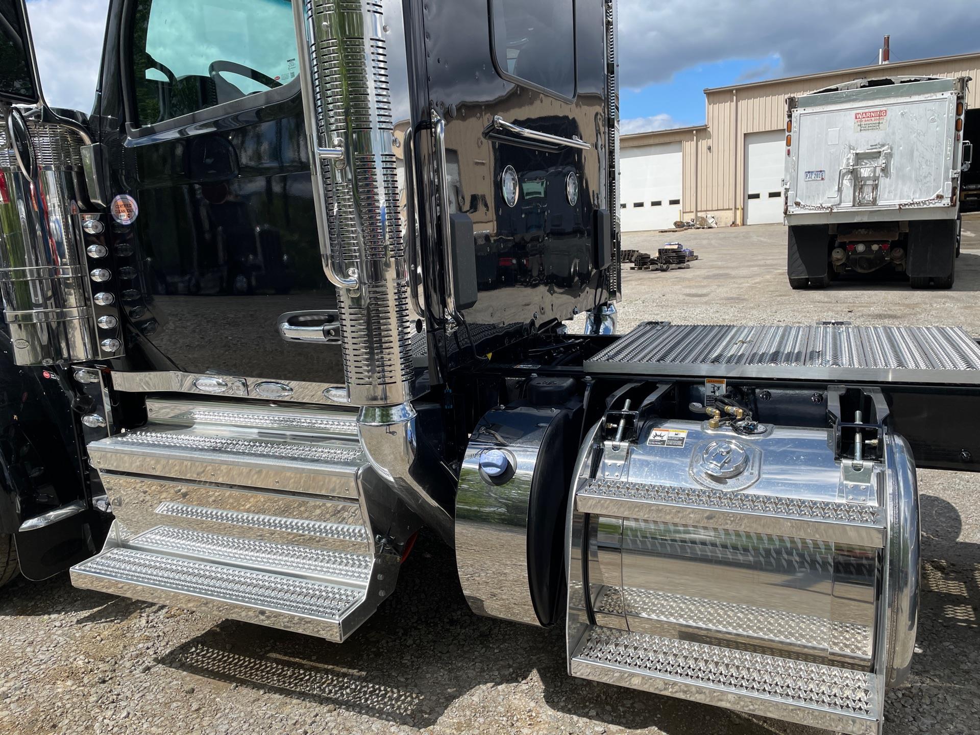 2027 Peterbilt 589 in Grove City, OH — photo 11