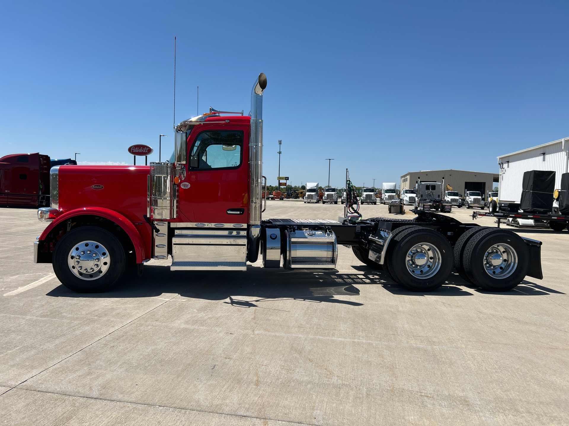 2027 Peterbilt 589 in Perrysburg, OH — photo 2