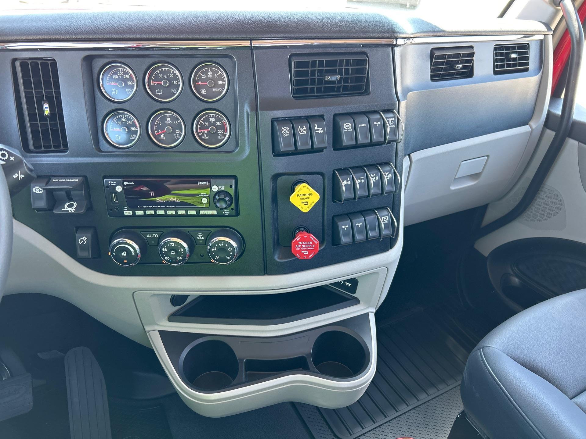 2027 Peterbilt 589 in Perrysburg, OH — photo 10