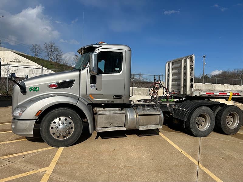 2021 Peterbilt 579 in Broadview Hts, OH — photo 3