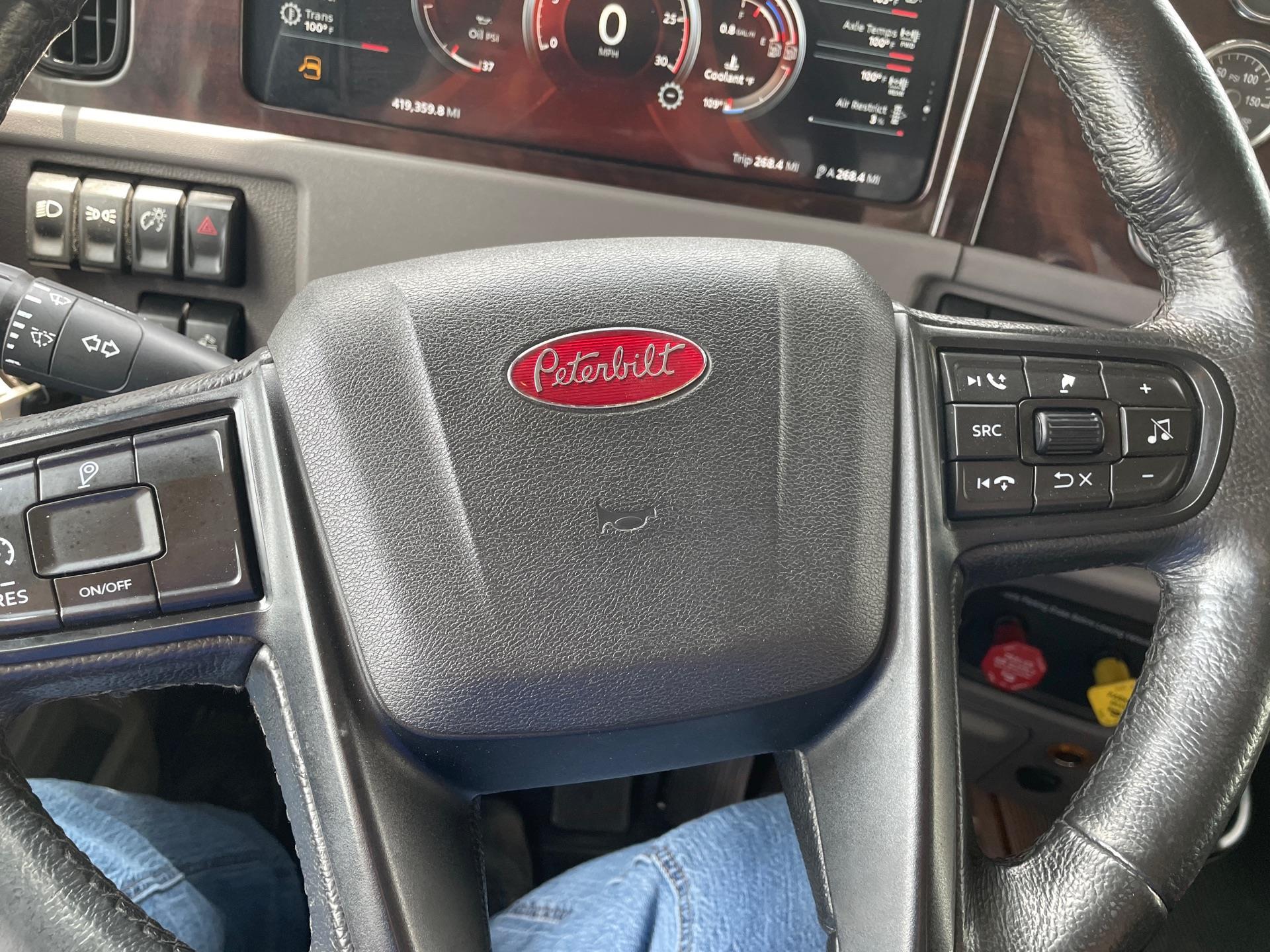 2023 Peterbilt 389 in Columbus, OH — photo 10