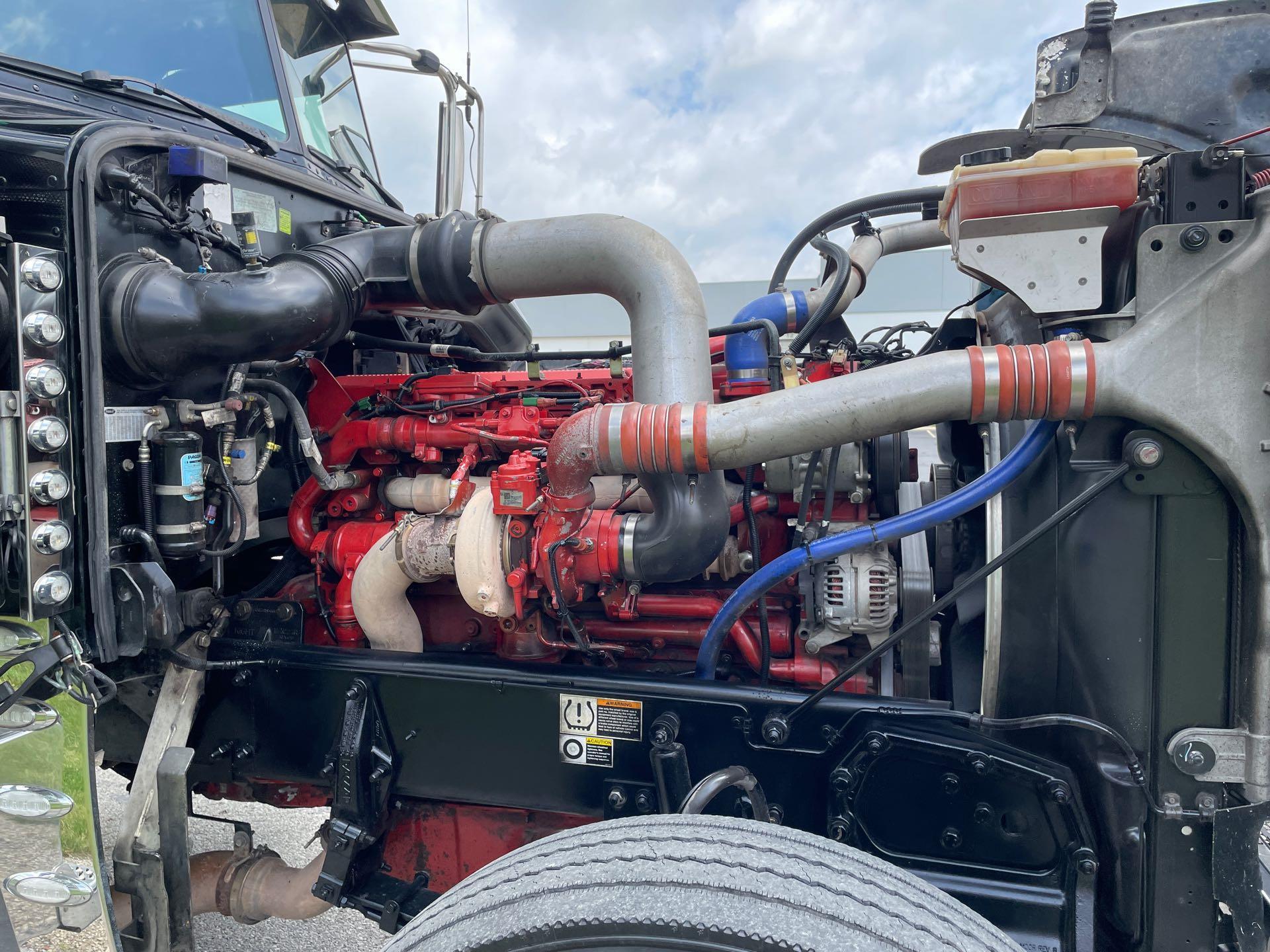2023 Peterbilt 389 in Columbus, OH — photo 15