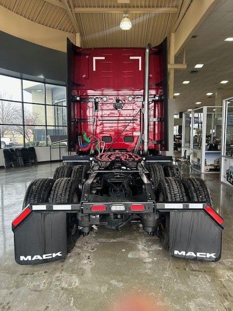 2026 Mack Pinnacle in London, OH — photo 3