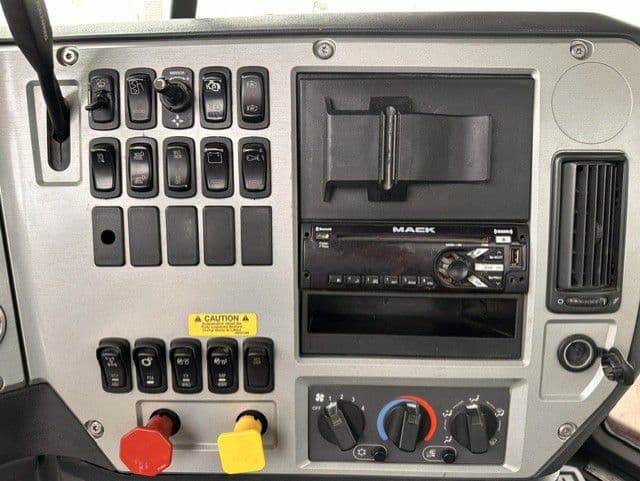 2018 Mack Pinnacle in London, OH — photo 13